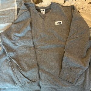 Men’s gray North Face sweatshirt